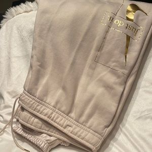 NWOT Nike joggers